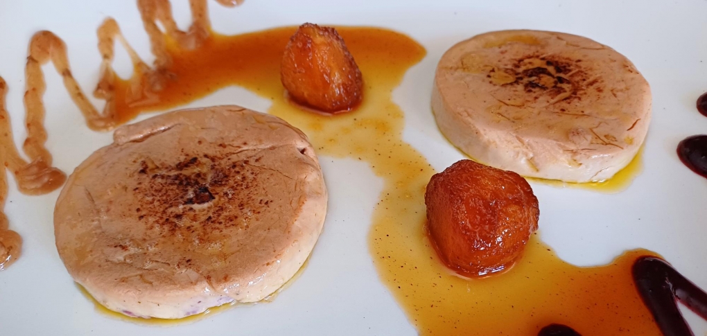 Foie de Pato micuit, con bolitas de Manzana asada con Canela y Mermelada casera de Frutos rojos e Higos!!